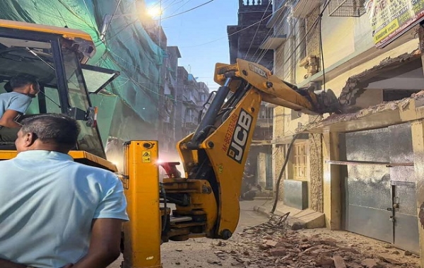 WB-BULLDOZER-ABHISHEK-BANERJEES-OFFICE-DIAMOND-HAR WB-BULLDOZER-ABHISHEK-BANERJEES-OFFICE-DIAMOND-HAR