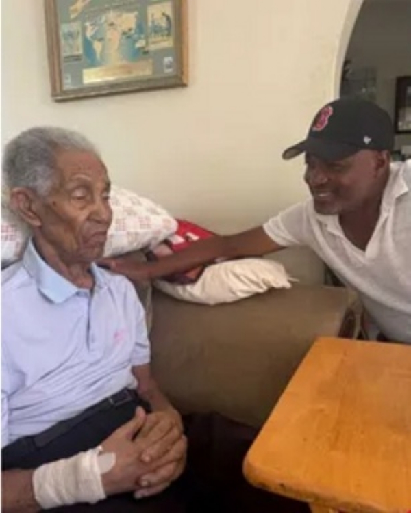 Sports-Cricket-Lara-pays-tribute-Sobers Sports-Cricket-Lara-pays-tribute-Sobers