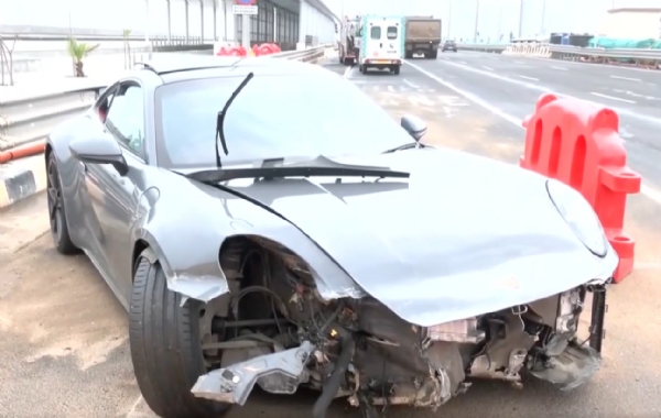 ACCIDENT MAHA PORSCHE COASTAL ROAD CRASH ACCIDENT MAHA PORSCHE COASTAL ROAD CRASH