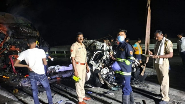 ACCIDENT MAHA SIX KILLED SAMRUDDHI HIGHWAY ACCIDENT MAHA SIX KILLED SAMRUDDHI HIGHWAY