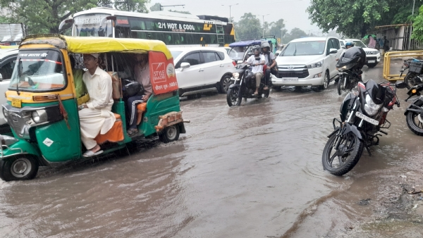 پٹنہ میں موسلادھار بارش سے موسم خوشگوار، ریاست کے 14 اضلاع میں آئی ایم ڈی کا الرٹ جاری پٹنہ میں موسلادھار بارش سے موسم خوشگوار، ریاست کے 14 اضلاع میں آئی ایم ڈی کا الرٹ جاری