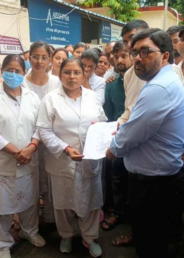 UP-DEORIA-MEDICAL-COLLEGE-EMPLOYEES-PROTEST UP-DEORIA-MEDICAL-COLLEGE-EMPLOYEES-PROTEST