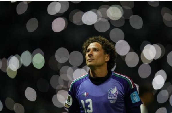 میکسیکو کے تجربہ کار گول کیپر گلیرمو اوچوا