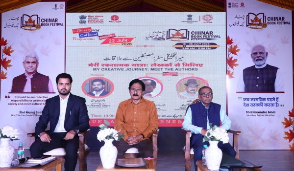 چنار بک فیسٹیول کے پانچویں دن ’میرا تخلیقی سفر‘ کے تحت پروفیسر خالد جاوید اور جناب خورشید اکرم سے گفتگو