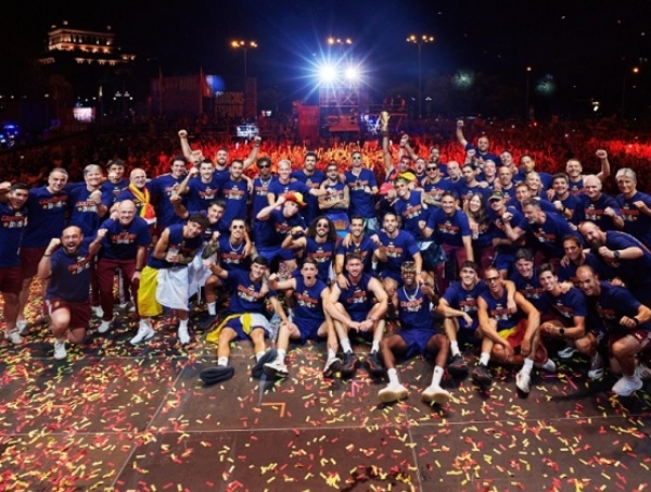 Sports-Football-Spain-FIFA-WC-glory-Pedri-Dani-