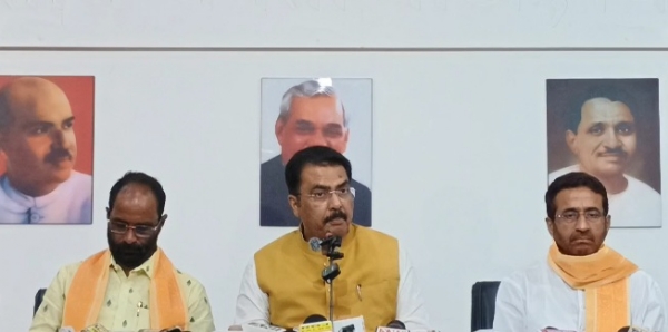 اپوزیشن طلبہ کی آڑ میں انتشار پھیلا رہی ہے: سنجے سراوگی اپوزیشن طلبہ کی آڑ میں انتشار پھیلا رہی ہے: سنجے سراوگی