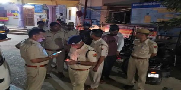 کرولی میں ٹرک کو اوور ٹیک کرنے کے دوران حادثہ، موٹر سائیکل سوار تین نوجوان جاں بحق