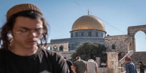 دو ہزار یہودی مسجدِ اقصیٰ کے احاطے میں زبردستی داخل، نمازیوں کا داخلہ روک دیا