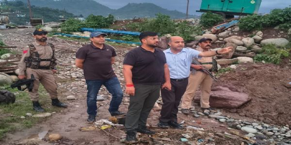 ڈی سی راجوری نے سیلاب متاثرہ علاقوں کا دورہ کیا