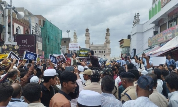 چارمینار پر ایس آئی او کا احتجاج، وزیرِ تعلیم دھرمیندر پردھان کے استعفے کا مطالبہ چارمینار پر ایس آئی او کا احتجاج، وزیرِ تعلیم دھرمیندر پردھان کے استعفے کا مطالبہ