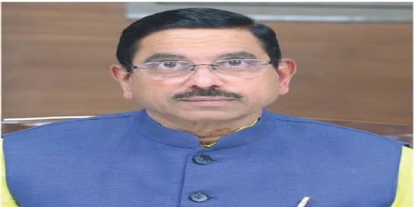 (اپ ڈیٹ) دھرمیندر پردھان کا استعفیٰ منظور، پرہلاد جوشی کو وزارتِ تعلیم کا اضافی چارج دیا گیا
