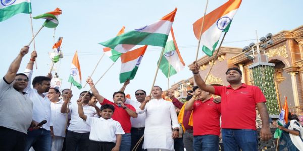 لکشمی ترو فاؤنڈیشن کی ترنگا بائک ریلی، رویندر سنگھ اندراج نے کہا، خدمت اور خون کا عطیہ ہی شہیدوں کو حقیقی خراج عقیدت