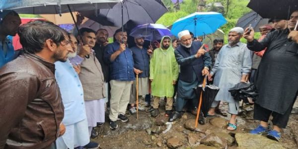 جاوید رانا نے سرنکوٹ کادورہ کرکے سیلاب متاثرین سے ملاقات کی