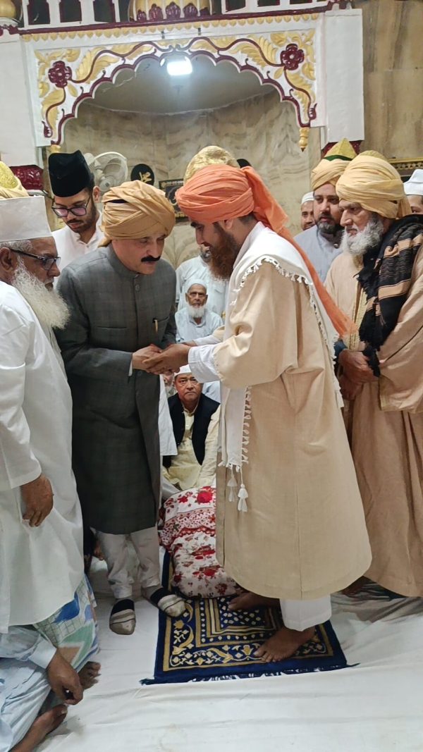 سرتاج حضرت سیدنا شاہ امیر ابوالاعلیٰ کی قل شریف کی رسم ادا سرتاج حضرت سیدنا شاہ امیر ابوالاعلیٰ کی قل شریف کی رسم ادا