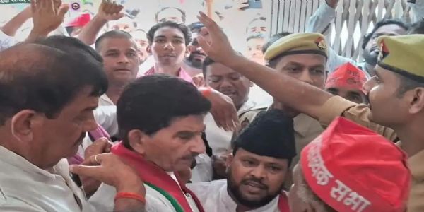 محمد علی جوہر یونیورسٹی پر کی گئی کارروائی کے خلاف ایس پی اقلیتی سبھا نے احتجاج کیا، گورنر کو میمورنڈم سونپا