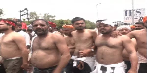 بھوپال میں کسان تحریک شدت اختیار کر گئی، چار حفاظتی حصار توڑ کر وزیر اعلیٰ کی رہائش گاہ کی طرف بڑھے کسان، پولیس سے ہاتھا پائی