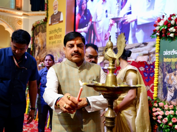 मुख्यमंत्री डॉ. मोहन यादव ने कुशाभाऊ ठाकरे सभागार में अंतरराष्ट्रीय बाघ दिवस पर राज्य स्तरीय कार्यक्रम का दीप प्रज्ज्वलित कर शुभारंभ किया। मुख्यमंत्री डॉ. मोहन यादव ने कुशाभाऊ ठाकरे सभागार में अंतरराष्ट्रीय बाघ दिवस पर राज्य स्तरीय कार्यक्रम का दीप प्रज्ज्वलित कर शुभारंभ किया।