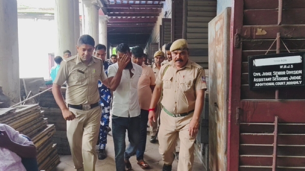 بنڈیل میں ترنمول کانگریس رہنما دلیپ رام قتل کیس: سات مجرموں کو عمر قید کی سزا بنڈیل میں ترنمول کانگریس رہنما دلیپ رام قتل کیس: سات مجرموں کو عمر قید کی سزا