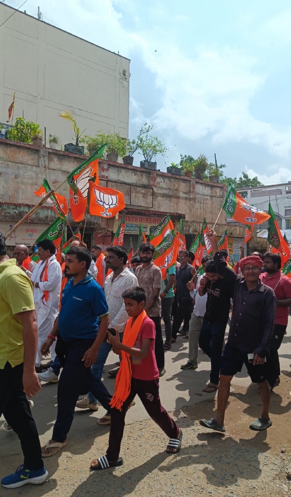 JH-BJP-LEADER-TOOK-TO-THE-STREETS-TO-CALL-FOR-SHUT JH-BJP-LEADER-TOOK-TO-THE-STREETS-TO-CALL-FOR-SHUT