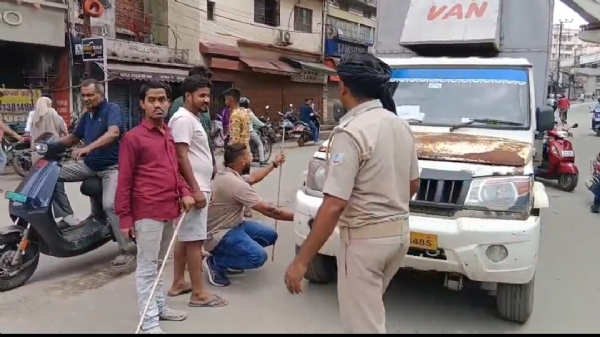 JH-BJP-LEADER-TOOK-TO-THE-STREETS-TO-CALL-FOR-SHUT JH-BJP-LEADER-TOOK-TO-THE-STREETS-TO-CALL-FOR-SHUT