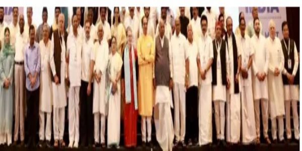 اپوزیشن پارٹیوں نے الیکشن کمیشن کے کام کاج اور ایس آئی آر کے عمل کو لے کر مرکزی حکومت پر نشانہ سادھا