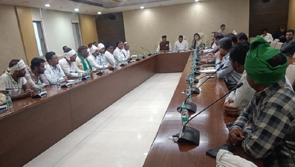 کسان رہنماوں کے ساتھ حکومت کی میٹنگ کسان رہنماوں کے ساتھ حکومت کی میٹنگ