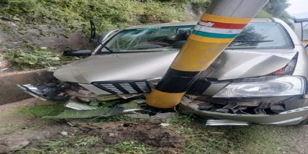گاندربل کے ہاین پل پر گاڑی کے بجلی کے کھمبے سے ٹکرانے سے پانچ افراد زخمی