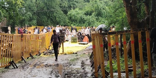 سپریم کورٹ کے حکم کے بعد بھوج شالہ سے متصل جگہ پر جمعہ کی نماز ادا کرائی گئی، بھوج شالہ میں پوجا ارچنا ہوئی
