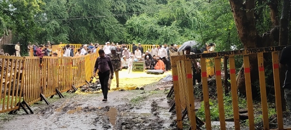 سپریم کورٹ کے حکم کے بعد بھوج شالہ سے متصل جگہ پر جمعہ کی نماز ادا، بھوج شالہ میں پوجا ارچنا ہوئی سپریم کورٹ کے حکم کے بعد بھوج شالہ سے متصل جگہ پر جمعہ کی نماز ادا، بھوج شالہ میں پوجا ارچنا ہوئی
