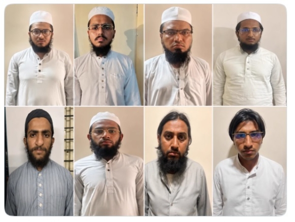 گجرات اے ٹی ایس کا جیشِ محمد کے مشتبہ ماڈیول کا پردہ فاش کرنے کا دعویٰ ، 8 افراد گرفتار گجرات اے ٹی ایس کا جیشِ محمد کے مشتبہ ماڈیول کا پردہ فاش کرنے کا دعویٰ ، 8 افراد گرفتار