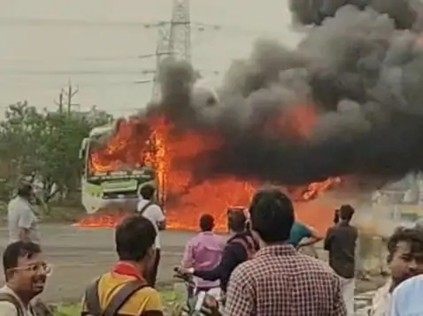  जय अंबे ट्रेवल्स की बस में लगी आग