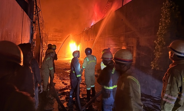 MBD-MASSIVE-FIRE-BREAKS-CANDLE MBD-MASSIVE-FIRE-BREAKS-CANDLE