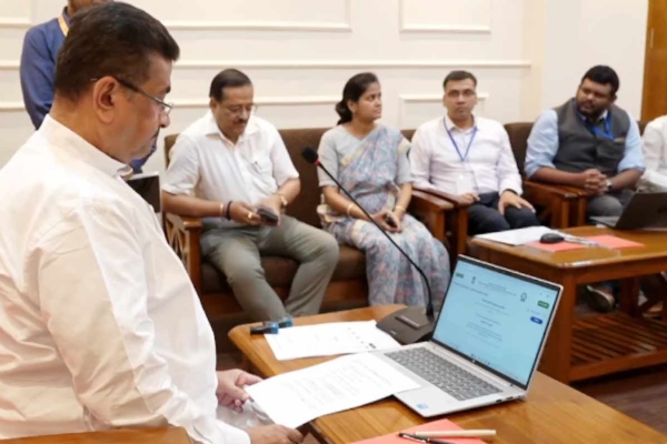 مغربی بنگال میں 16ویں مردم شماری کا آغاز، وزیر اعلیٰ نے ڈیجیٹل خود اندراج کر کے دیا پیغام مغربی بنگال میں 16ویں مردم شماری کا آغاز، وزیر اعلیٰ نے ڈیجیٹل خود اندراج کر کے دیا پیغام