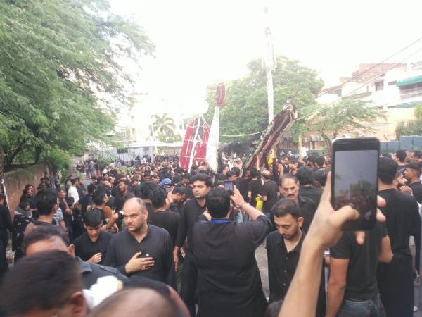 اوکھلا میں جلوس علم مبارک برآمد، بڑی تعداد میں لوگوں کی شرکت اوکھلا میں جلوس علم مبارک برآمد، بڑی تعداد میں لوگوں کی شرکت