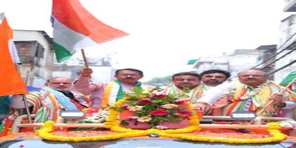 بی جے پی نے چاندنی ٹاؤن ہال سے حوض قاضی تک ترنگا یاترانکالی، ہزاروں کارکنوں نے شرکت کی