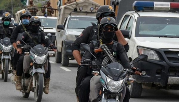 پاکستان کے بلوچستان کے پنجگور ضلع میں باغیوں کے خلاف فوجی آپریشن شروع، کئی مقامات پر دھماکے، کوئٹہ میں پولیس اہلکاروں کے ہتھیار لوٹ لیے گئے
