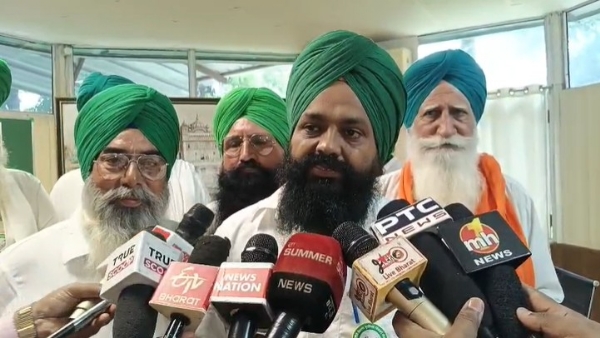 Amritsar-farmers-train-protest