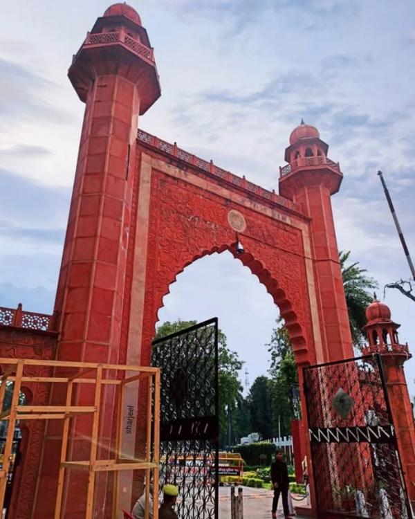 اے ایم یو