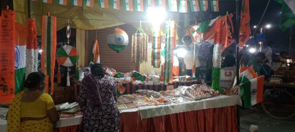 پریاگ راج کے سوہبتیہ باغ میں چمن کی دکان کی تصویر