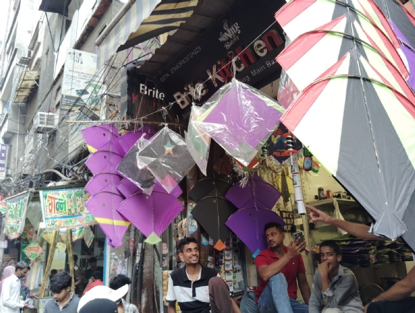 لال کنواں کا عارضی پتنگ بازار گلزار لال کنواں کا عارضی پتنگ بازار گلزار