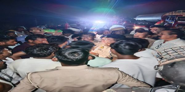 ڈمپر کی ٹکر سے کانوڑ یاتری کی موت، کانوڑیوں نے اٹاوہ-بریلی ہائی وے پر جام کیا