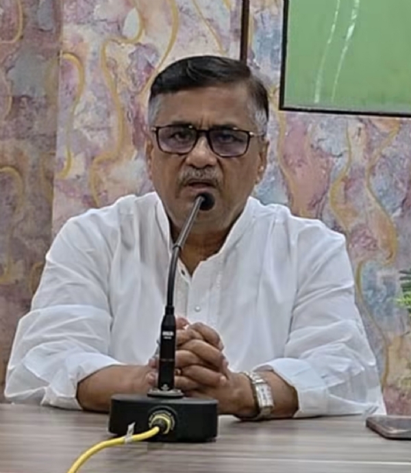 حکومت کے خلاف پروپیگنڈا کرنے والوں کو جلد سامنے لایا جائے گا: وزیر بھاسکر بھٹاچاریہ حکومت کے خلاف پروپیگنڈا کرنے والوں کو جلد سامنے لایا جائے گا: وزیر بھاسکر بھٹاچاریہ