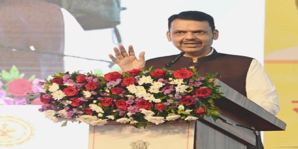 خشک سالی سے پاک مہاراشٹر کا عزم پورا کریں گے : فڑنویس