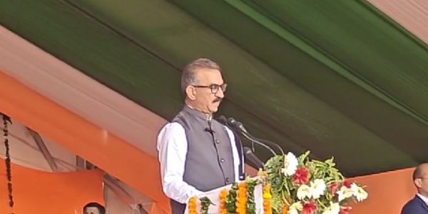 وزیر اعلیٰ سکھو نے بڑسر میںپرچم کشائی کی، ملازمین و پنشن یافتگان کے بقایاجات کی ادائیگی اور 4 ہزار آسامیاں بھرنے کا اعلان