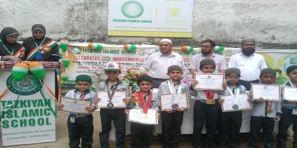 تزکیہ اسلامک اسکول میں یومِ آزادی کی پروقار تقریب، طلبہ میں انعامات تقسیم