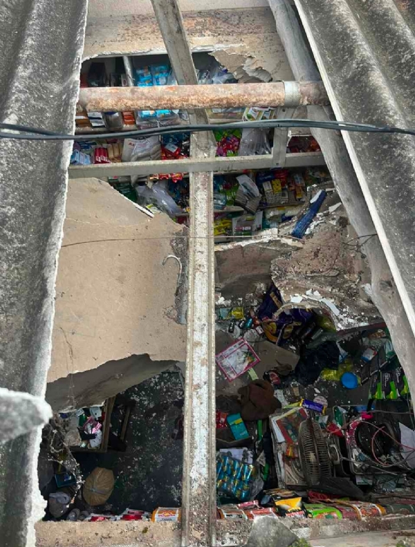 جنرل اسٹور سے نقدی سمیت 1.20 لاکھ روپے کا سامان لے اڑے چور جنرل اسٹور سے نقدی سمیت 1.20 لاکھ روپے کا سامان لے اڑے چور