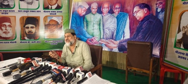 رکن اسمبلی عارف مسعود پریس کانفرنس سے خطاب کرتے ہوئے رکن اسمبلی عارف مسعود پریس کانفرنس سے خطاب کرتے ہوئے