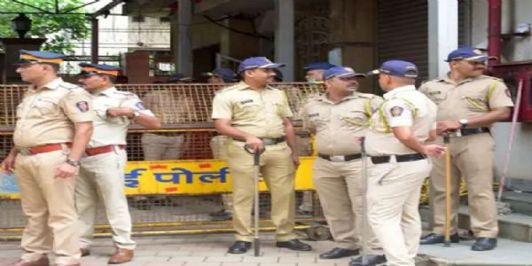 قولابہ میں بحریہ کے کوارٹر سے اہلکار، بیوی اور دو بچوں کی لاشیں برآمد