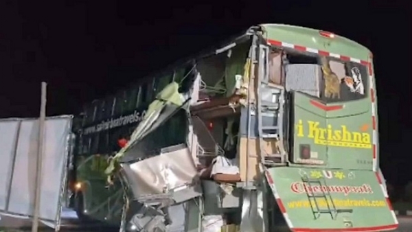 وجئے واڑہ-حیدرآباد بس حادثہ میں متعدد زخمی وجئے واڑہ-حیدرآباد بس حادثہ میں متعدد زخمی