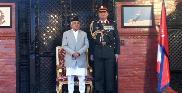 نیپال کے صدر نے بھارتی بری فوج کے سربراہ کو اعزازی مہارتھی کے خطاب سے نوازا نیپال کے صدر نے بھارتی بری فوج کے سربراہ کو اعزازی مہارتھی کے خطاب سے نوازا